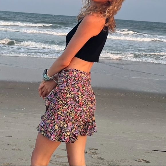 Zara Floral Patterned Black High Waisted Ruffle Skirt - Picture 2 of 3